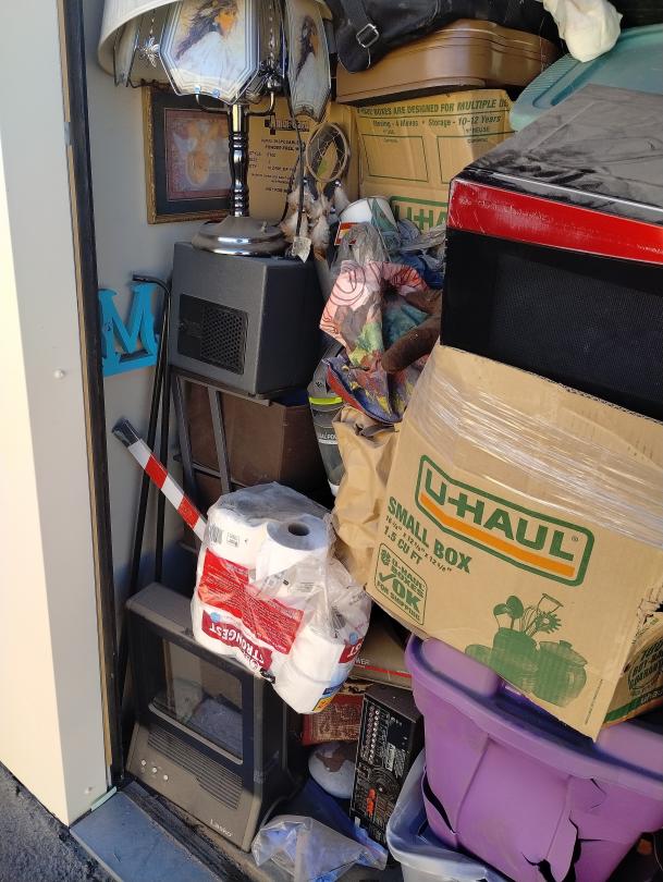 Storage Unit Auction in Apache Junction, AZ at Anytime StorageApache